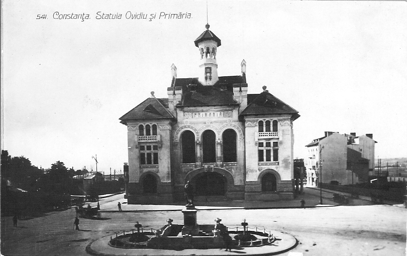 Statuia Ovidiu și Primăria